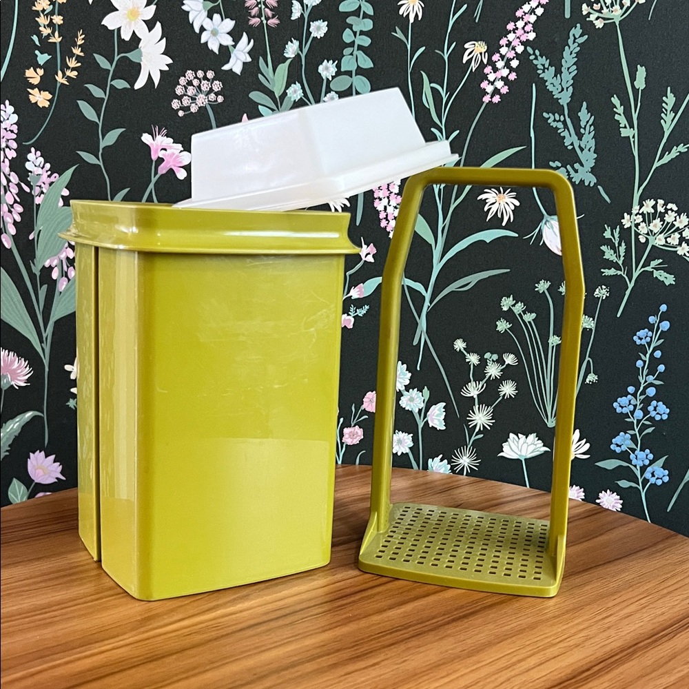 VINTAGE TUPPERWARE Pick-a-Deli container in Avocado green! Pickle container 70’s